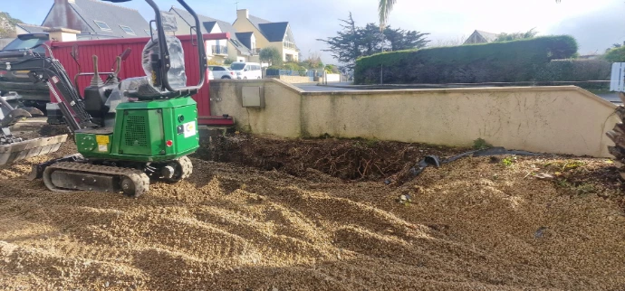 photo de la mini-pelle CP09 dans la terre en conditions