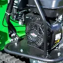 Gros plan sur moteur Briggs & Stratton de mini dumper à chenilles, modèle 208cc avec lanceur manuel et châssis de protection