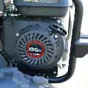 Gros plan sur moteur essence 196cc d’un mini dumper, avec démarreur à rappel manuel