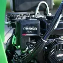 Gros plan sur le moteur Briggs & Stratton CR950 208cc d’un dumper Chargeur Plus, avec filtre à air et câblage visible