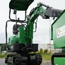 photo en contre-plongée d'une minipelle CP06 de 685kg et d'un dumper DPC735.