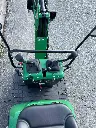 vue du dessus d'une mini pelle cp06 de chez chargeur plus avec les manettes en pupitre.webp