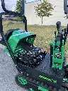 photo d'une la mini pelle cp06 capot ouvert pour montrer le moteur.webp