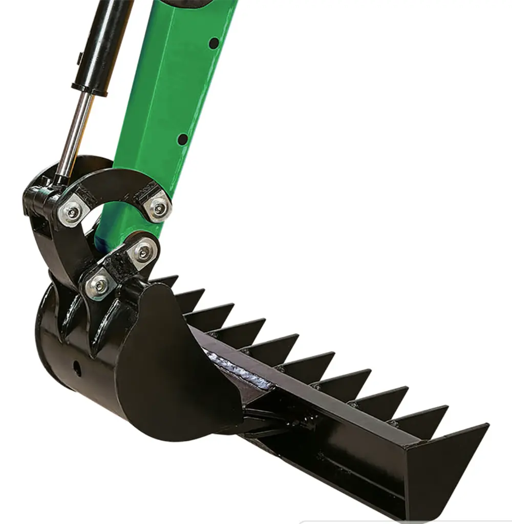 photo illustrant le rateau cp06 sur la mini-pelle chargeur plus