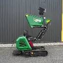image illustrant le mini-dumper dpc800 de chez chargeur plus sur un fond gris avec la benne levée