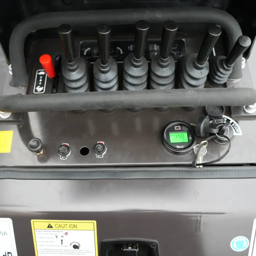 image illustrant les commandes du mini-dumper dpc800 de chez chargeur plus