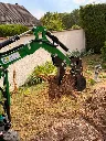 CP06 Chargeur Plus arrache facilement les racines profondes avant leur extraction.